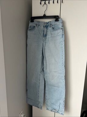 Uniqlo Light Wash Women's Straight-Leg Jeans